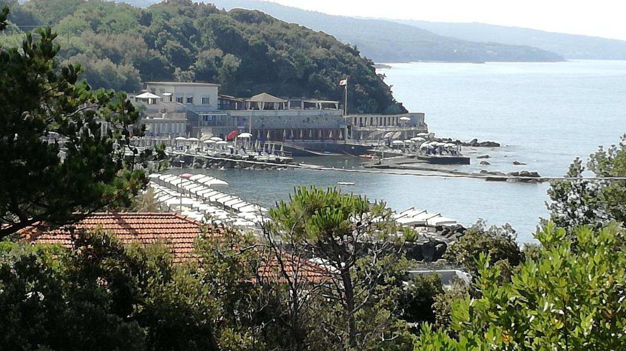 Bellavista Beachfront Apartments Quercianella Zewnętrze zdjęcie